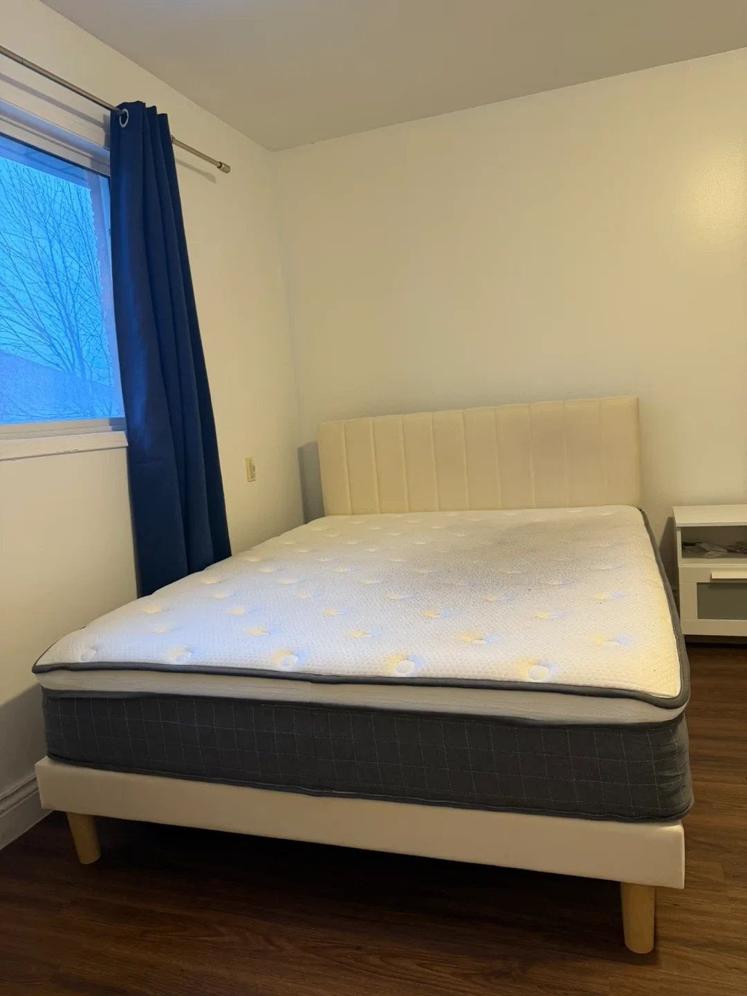 Queen Mattress for Sale- Medium Firm image indicator(2)