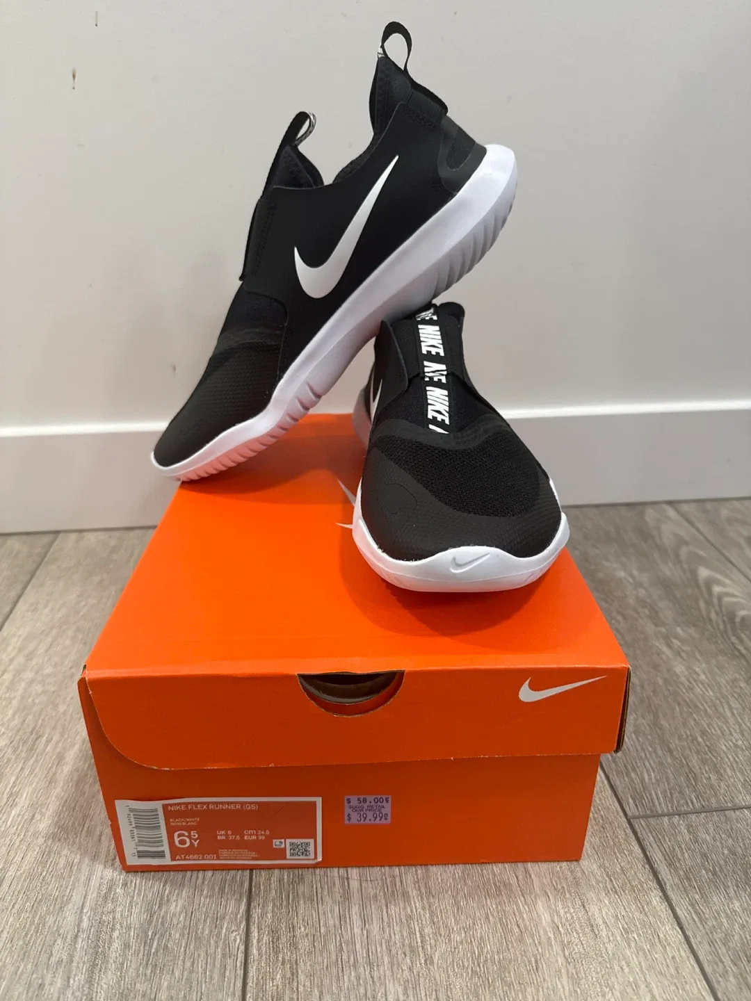 Nike Flex Runner (GS) - Size 6.5 Youth - Like New! image indicator(4)