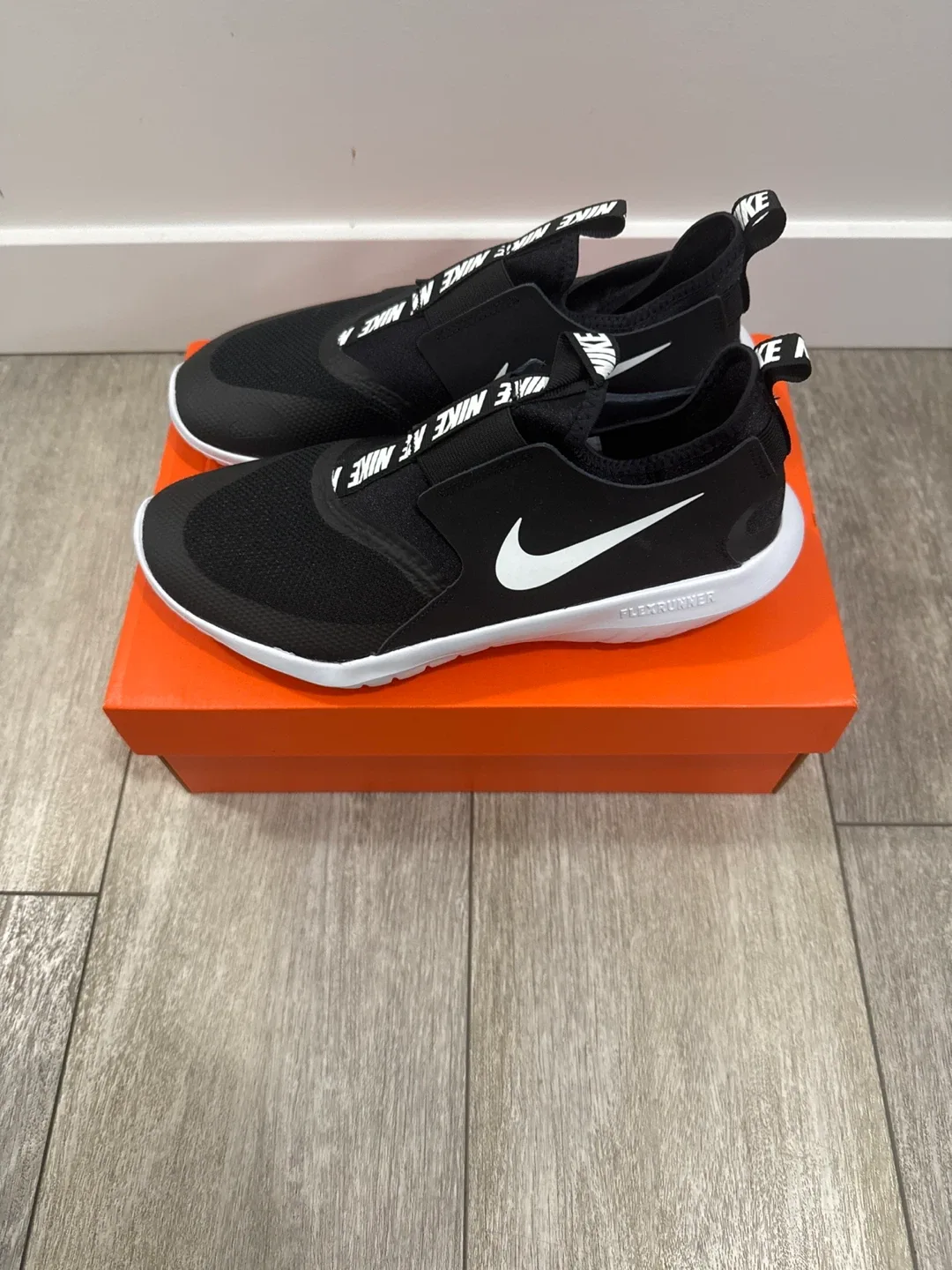 Nike Flex Runner (GS) - Size 6.5 Youth - Like New! image indicator(2)