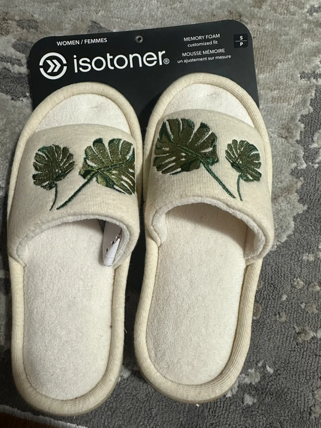Isotoner Women's S Memory Foam Slippers