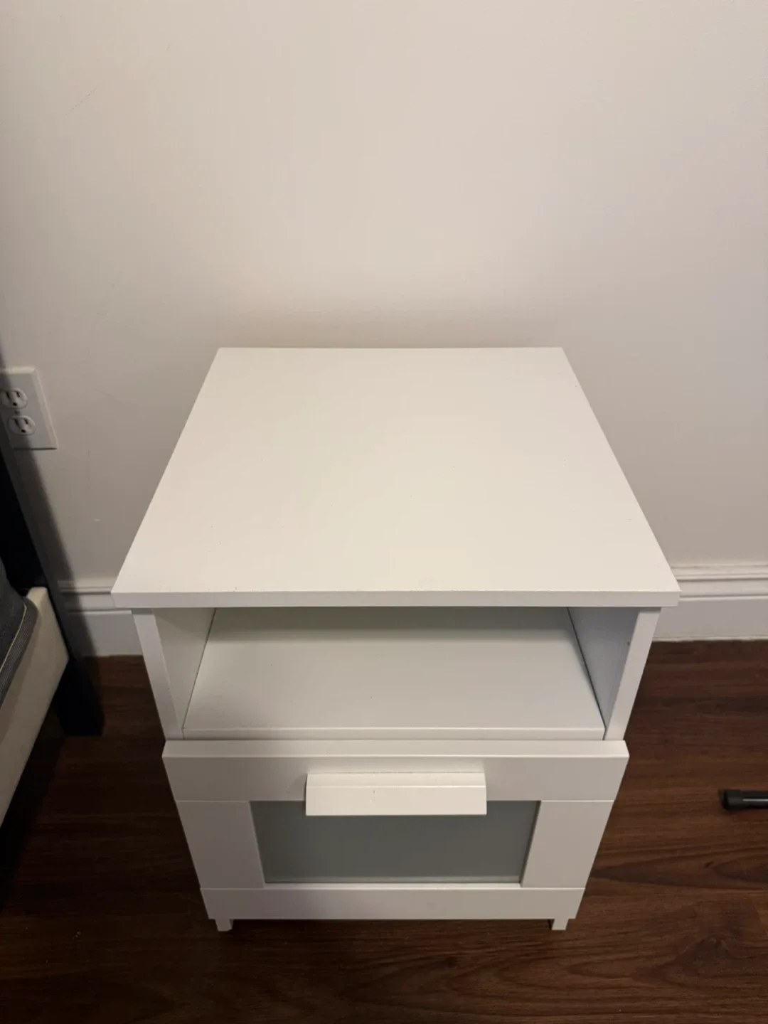 IKEA Hemnes White Nightstand image indicator(2)