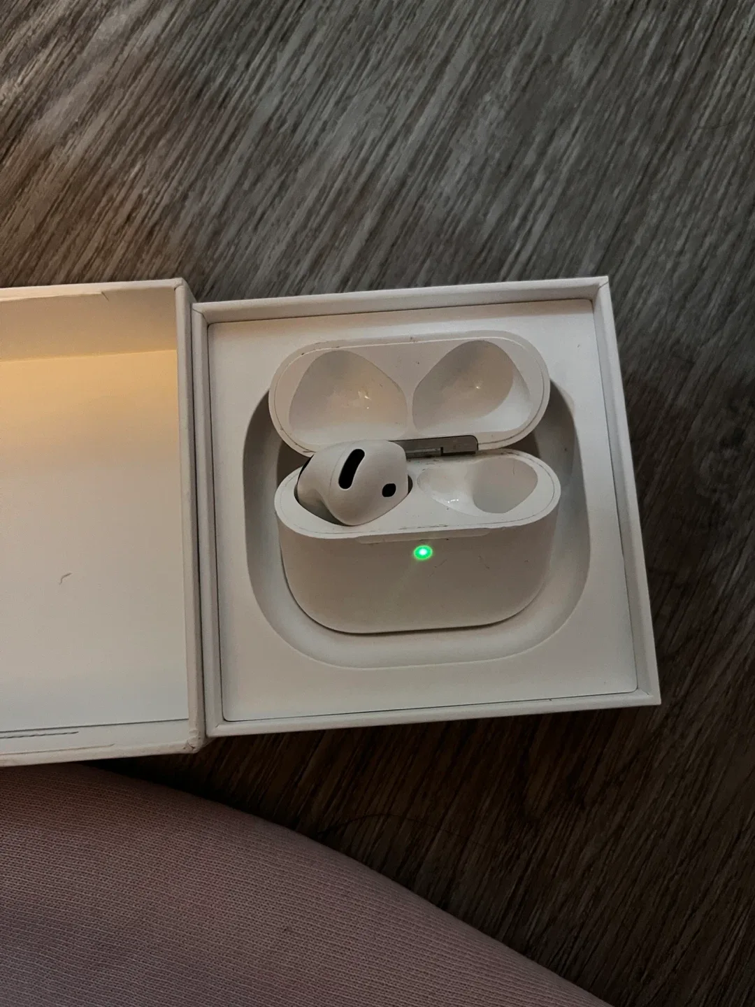 (ONE EAR)Apple AirPod 4 generation noise cancellation ) image indicator(4)