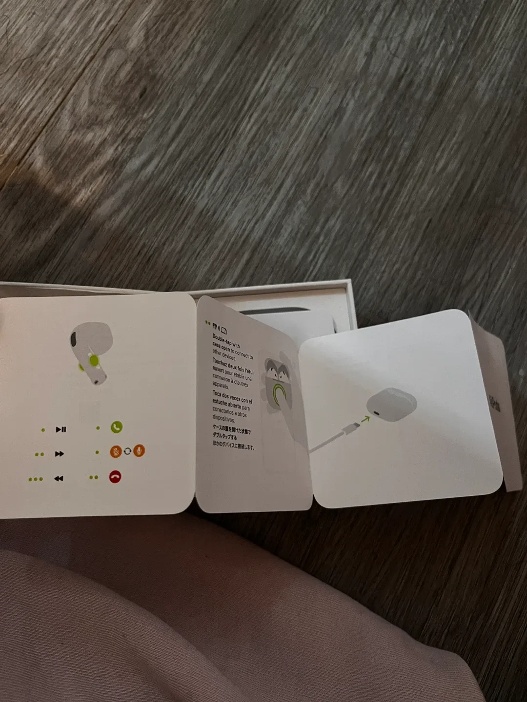 (ONE EAR)Apple AirPod 4 generation noise cancellation ) image indicator(5)