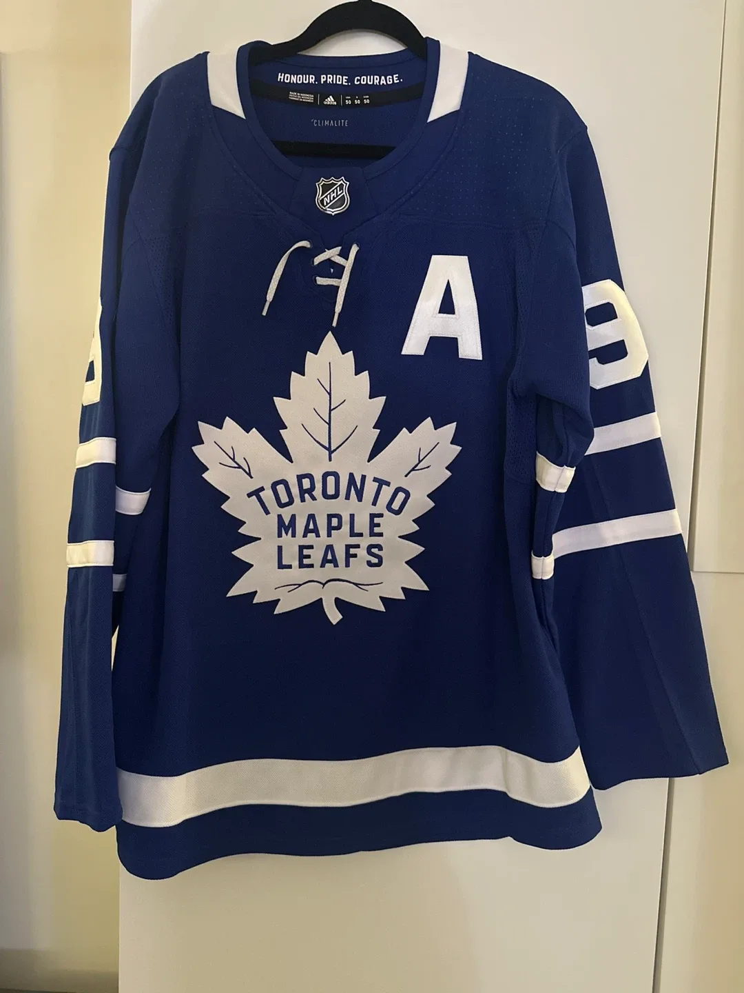 Adidas Toronto Maple Leafs Tavares #91 Jersey - Size 50 image indicator(2)
