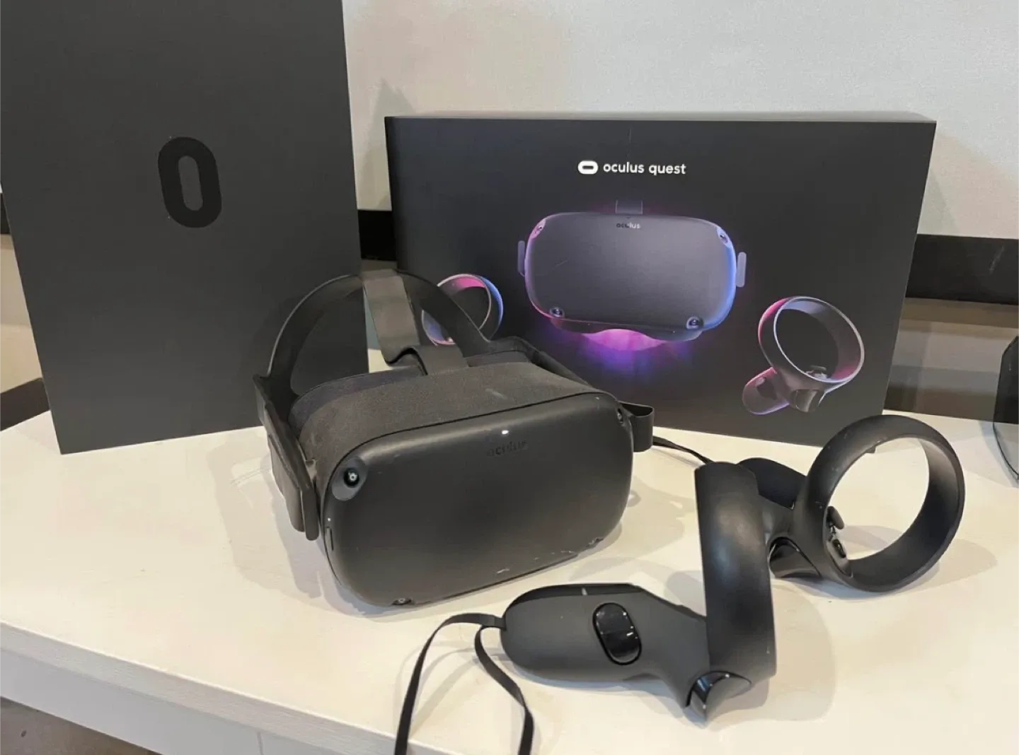 Oculus Quest 1 VR Headset with Controllers