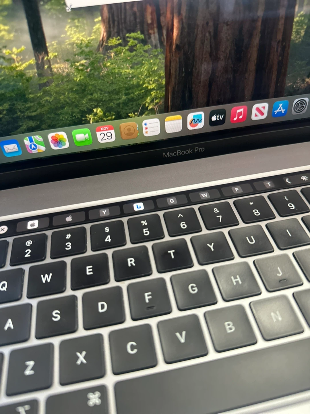 Powerful like new Macbook Pro 16 inch, touch bar, 16gb RAM - photo 2