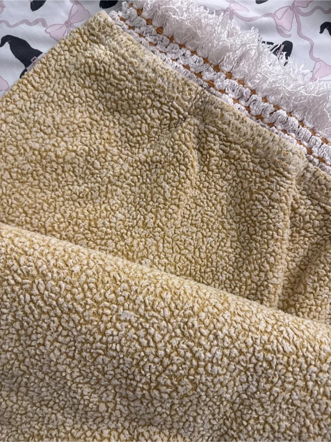 #cleanout yellow fuzzy blanket image indicator(2)