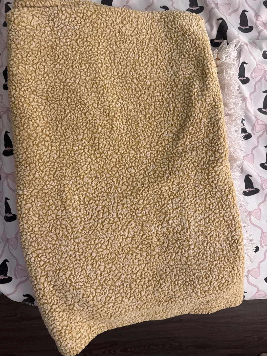 #cleanout yellow fuzzy blanket