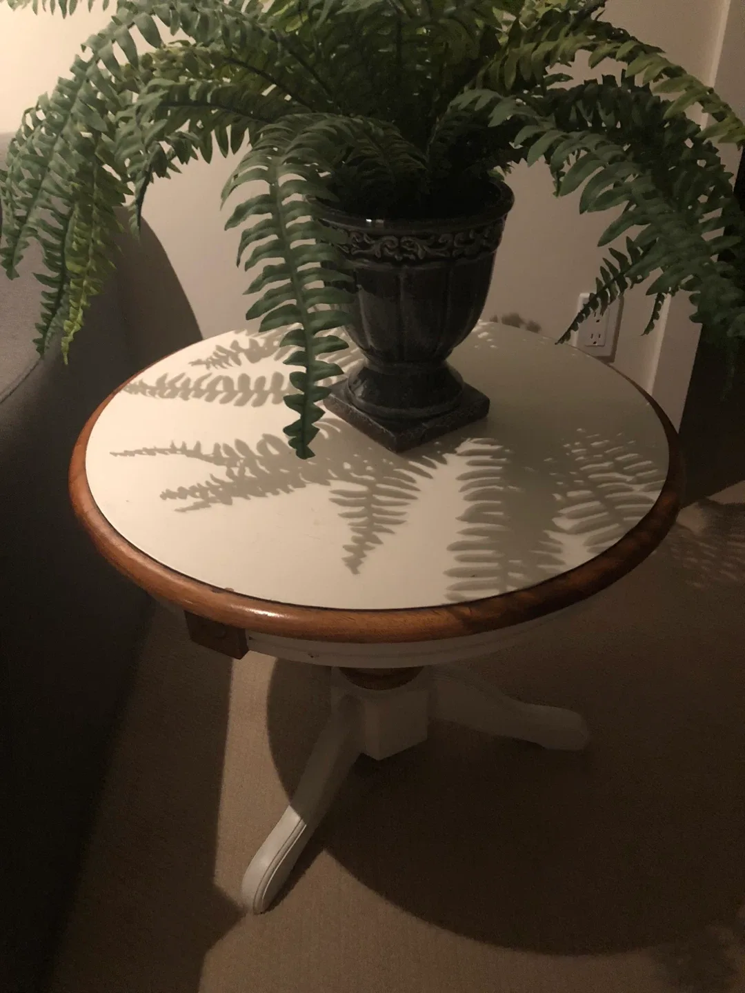 White Round Accent Table image indicator(3)