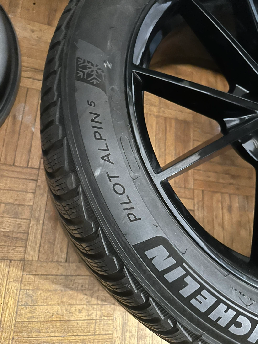 Michelin Pilot Alpin 5 Winter Tires 235/50R19 - photo 4
