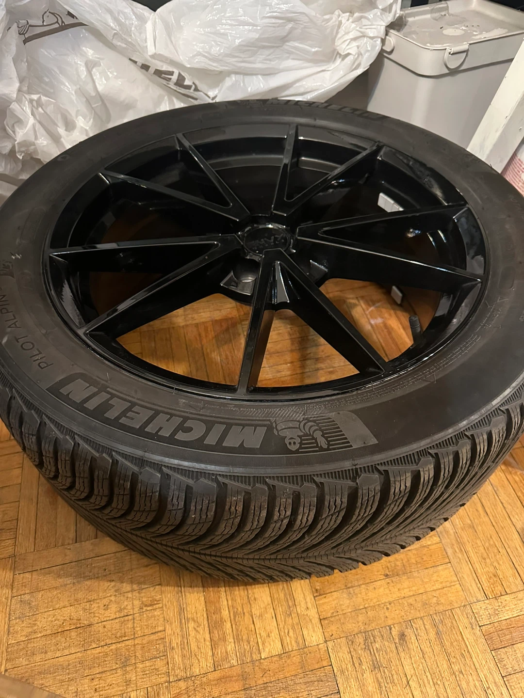Michelin Pilot Alpin 5 Winter Tires 235/50R19 - photo 2