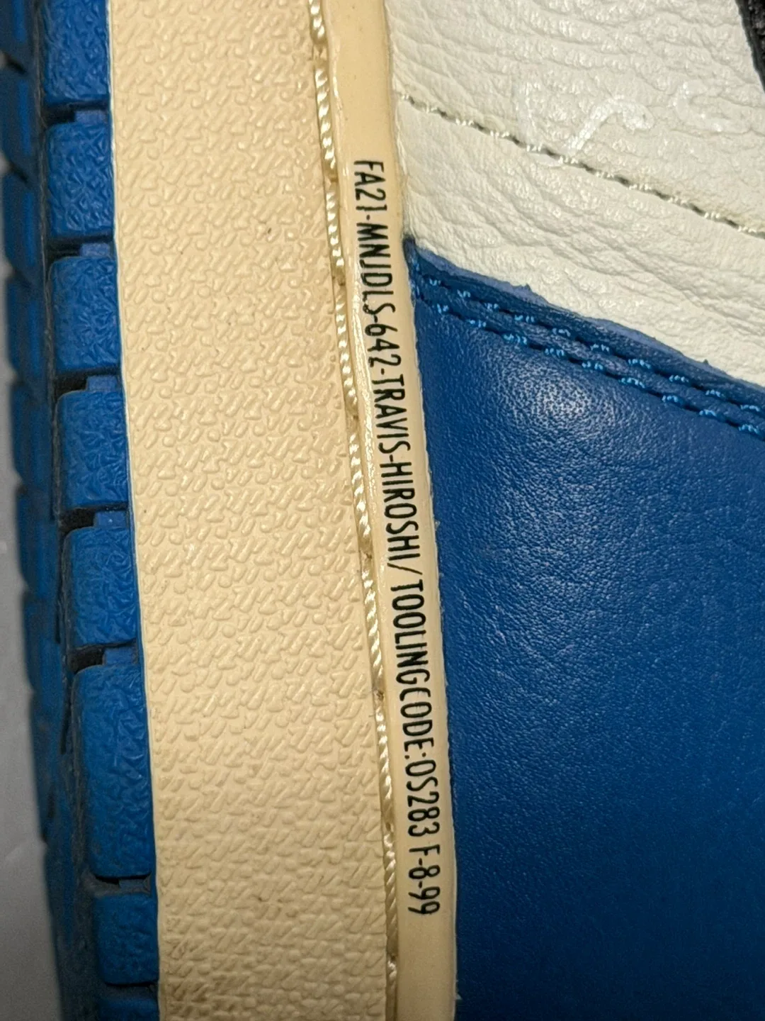 Jordan 1 x Travis Scott x Fragment High - size 9 men image indicator(8)