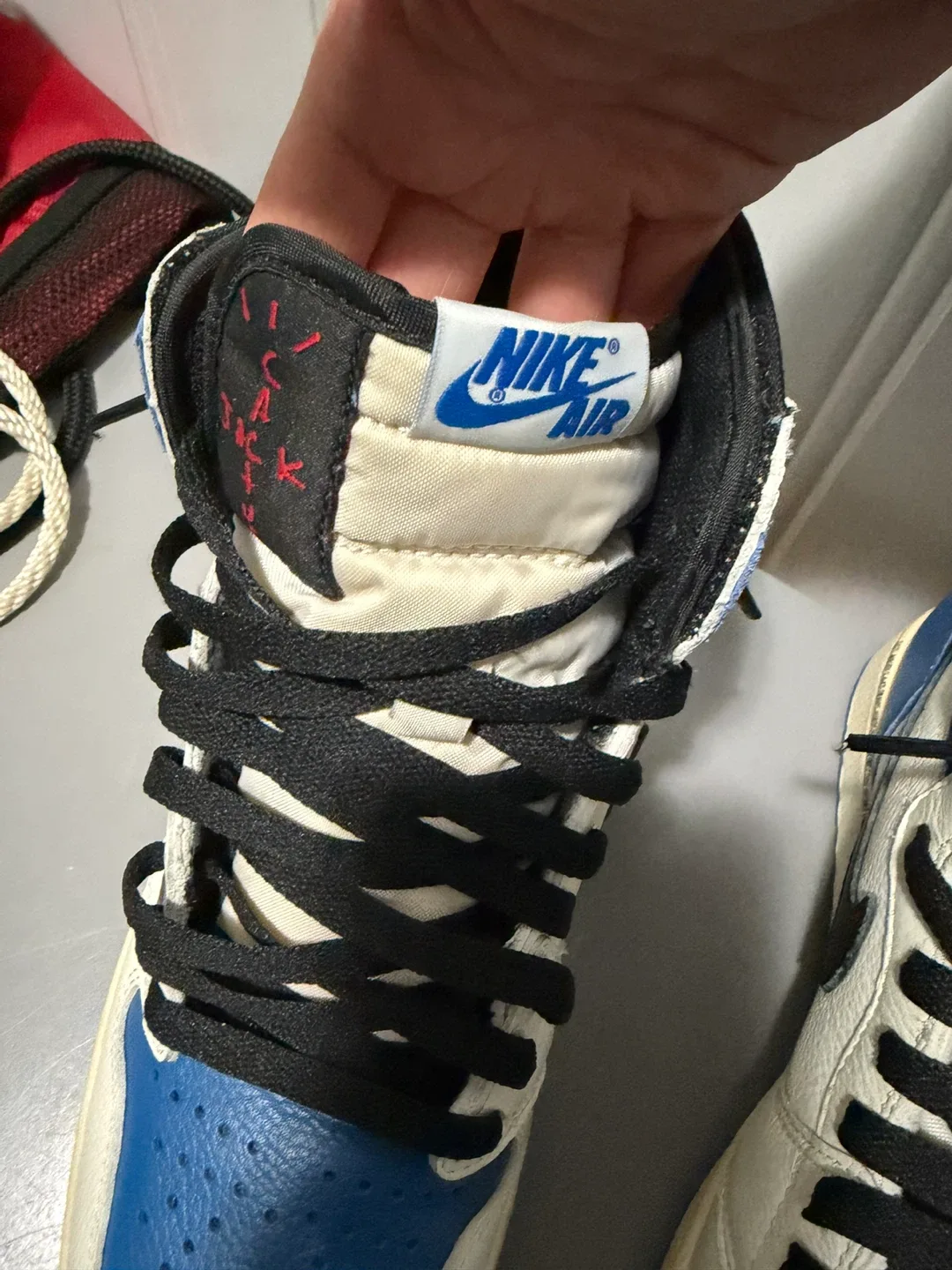 Jordan 1 x Travis Scott x Fragment High - size 9 men image indicator(7)