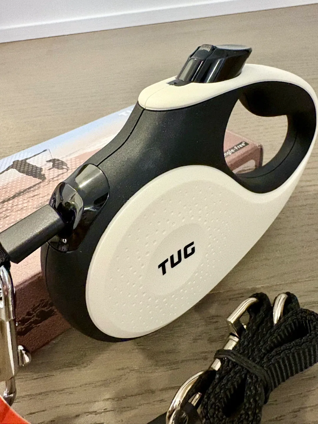 TUG Retractable Dog Leash - New in Box image indicator(3)