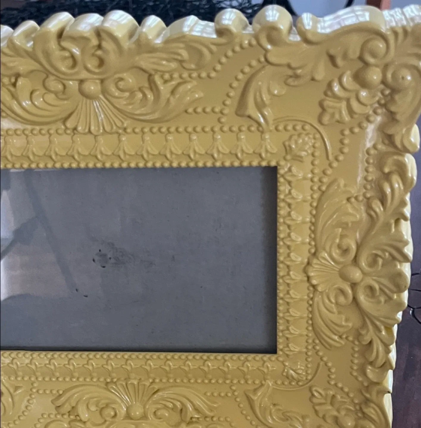 Plastic Yellow Ornate Picture Frame image indicator(2)