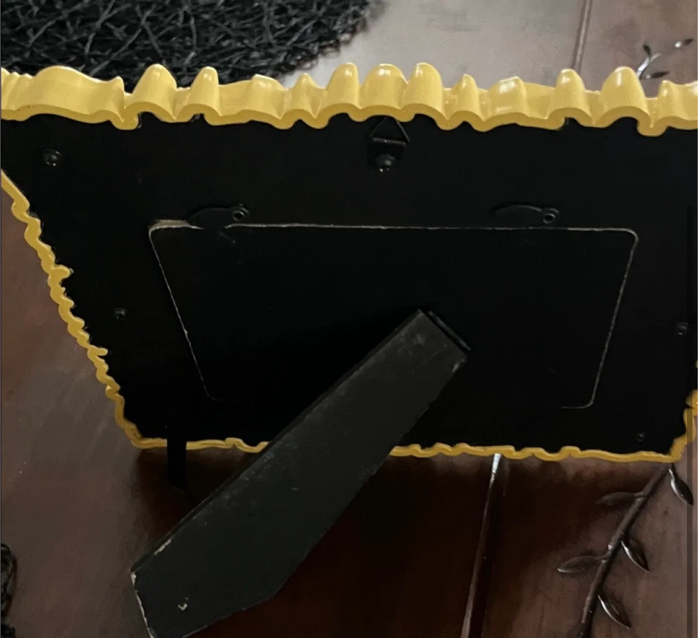 Plastic Yellow Ornate Picture Frame image indicator(3)