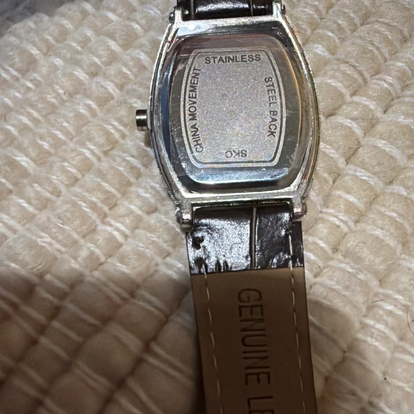 SKC Brown Leather Band Watch image indicator(2)