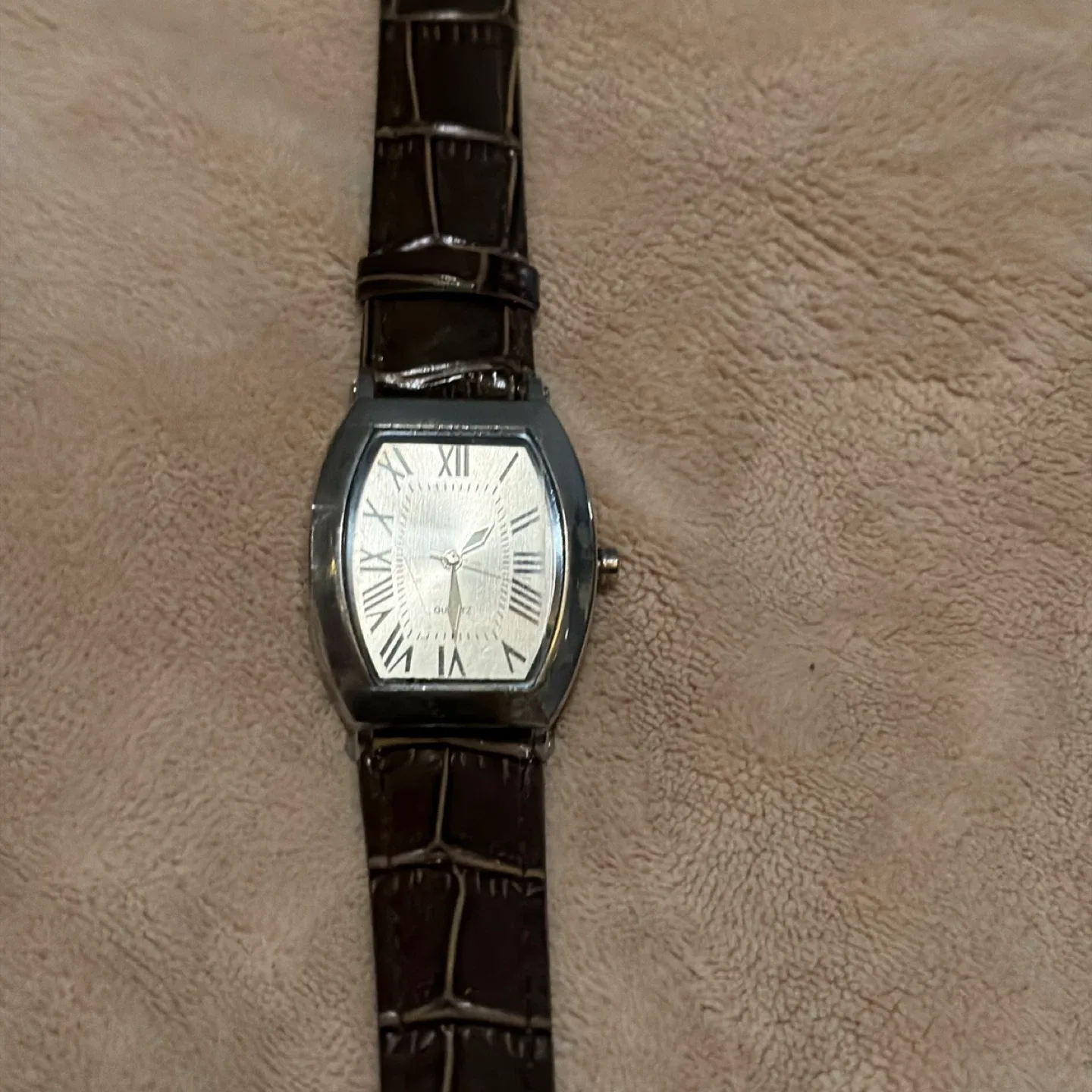SKC Brown Leather Band Watch image indicator(3)