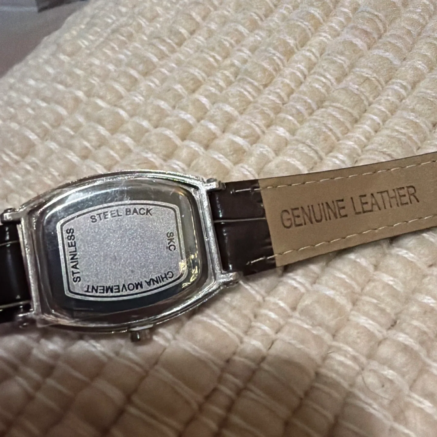 SKC Brown Leather Band Watch image indicator(4)