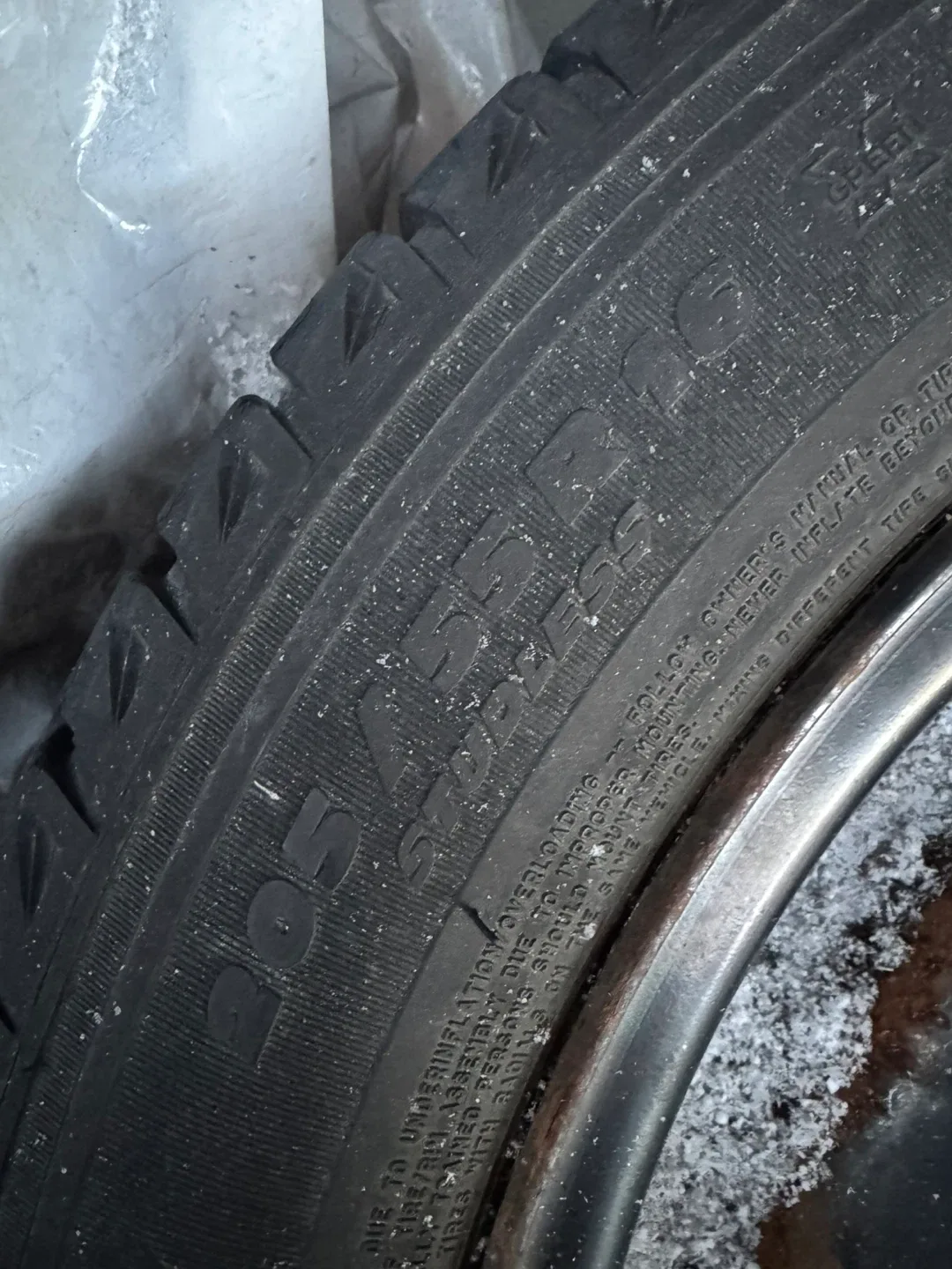 Michelin Winter Tire 205 55R16 image indicator(5)