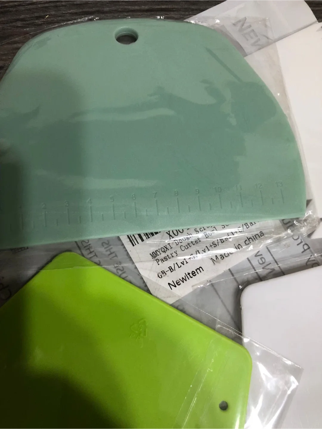 New -Dough Scraper Set - Green, White image indicator(5)