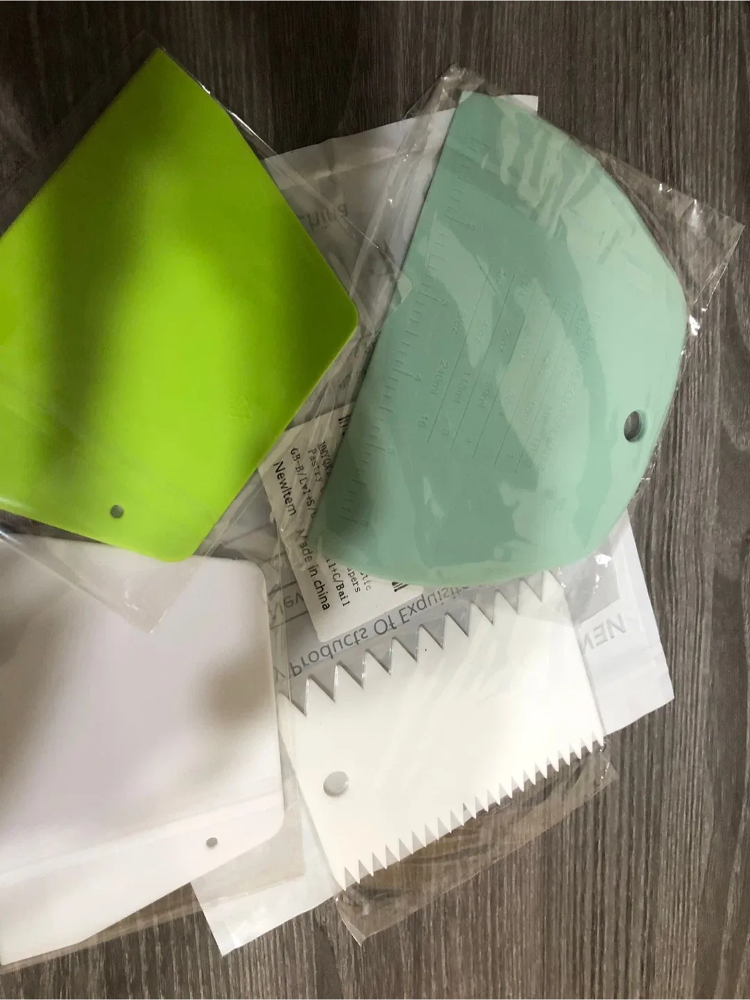 New -Dough Scraper Set - Green, White image indicator(2)