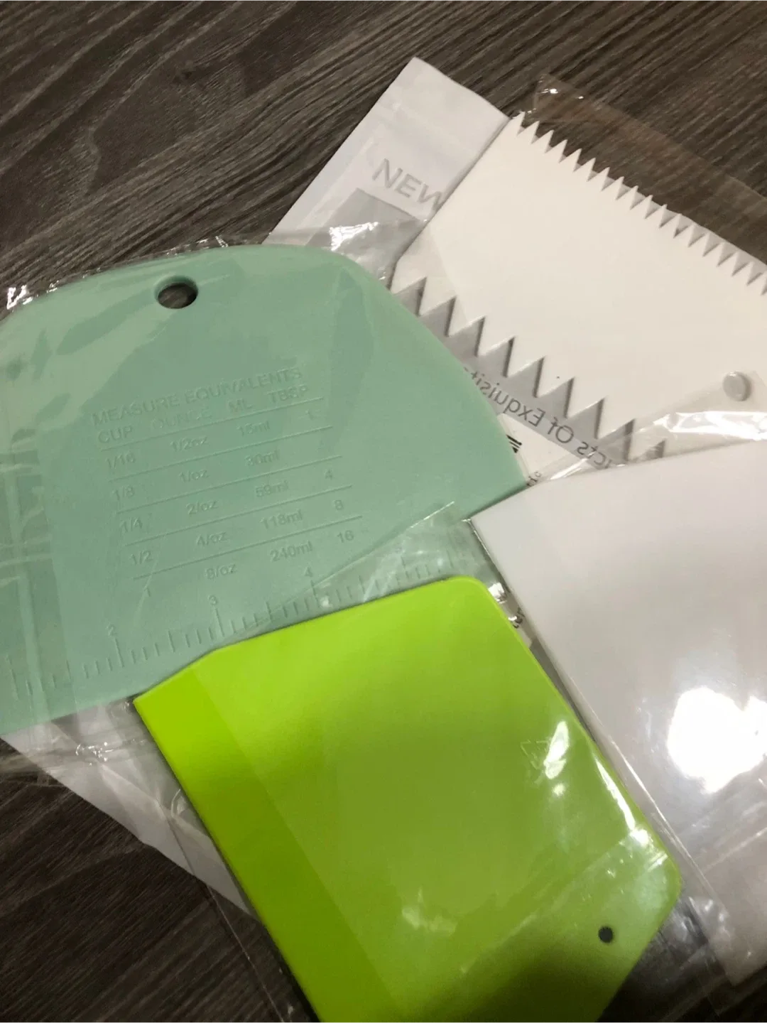 New -Dough Scraper Set - Green, White image indicator(4)