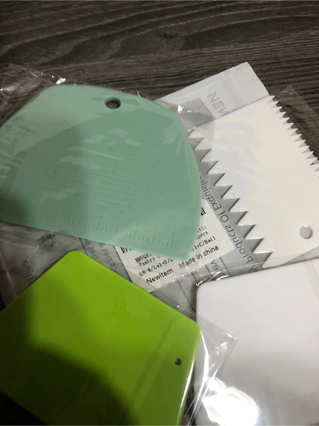 New -Dough Scraper Set - Green, White image indicator(6)
