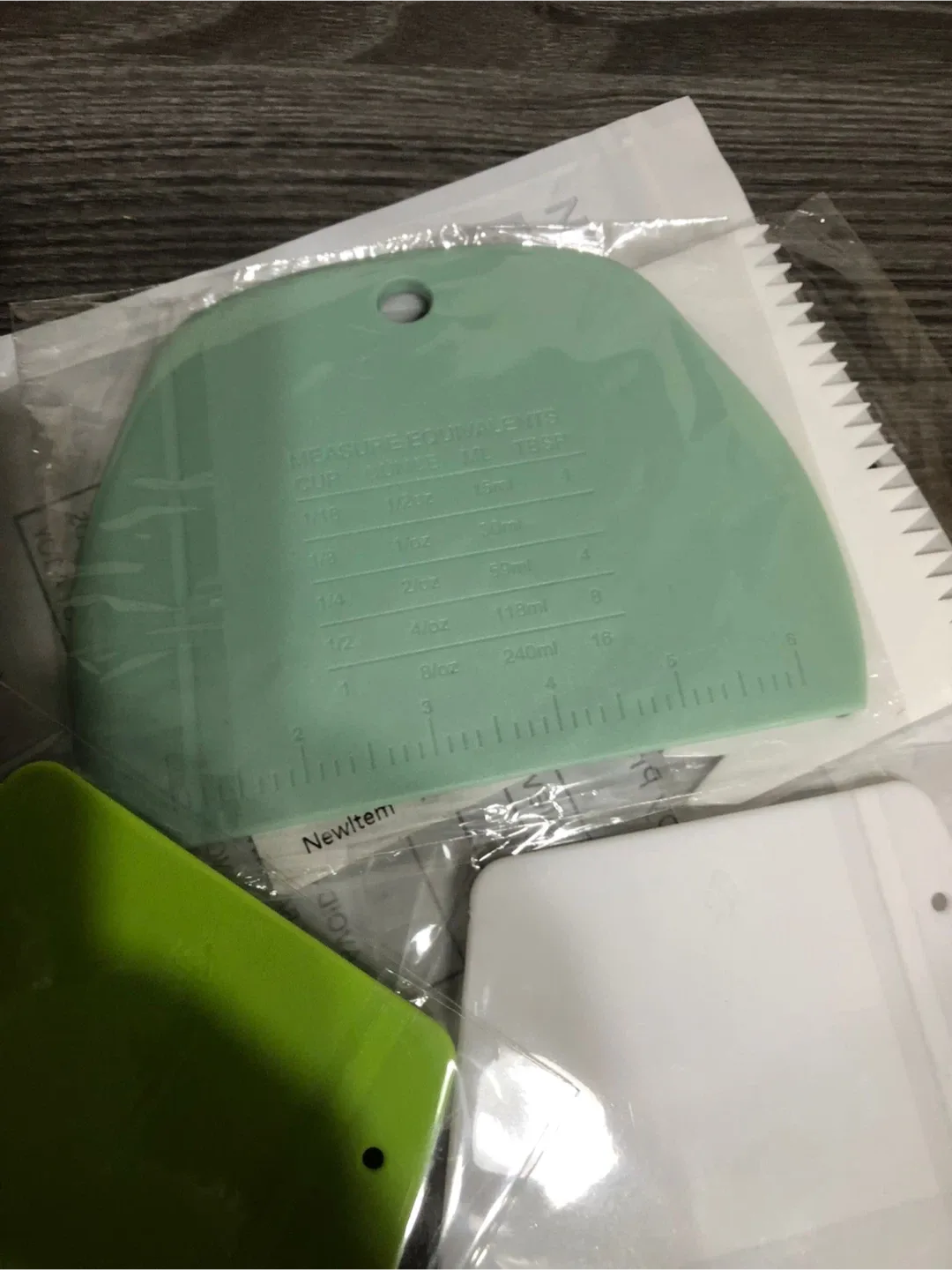 New -Dough Scraper Set - Green, White