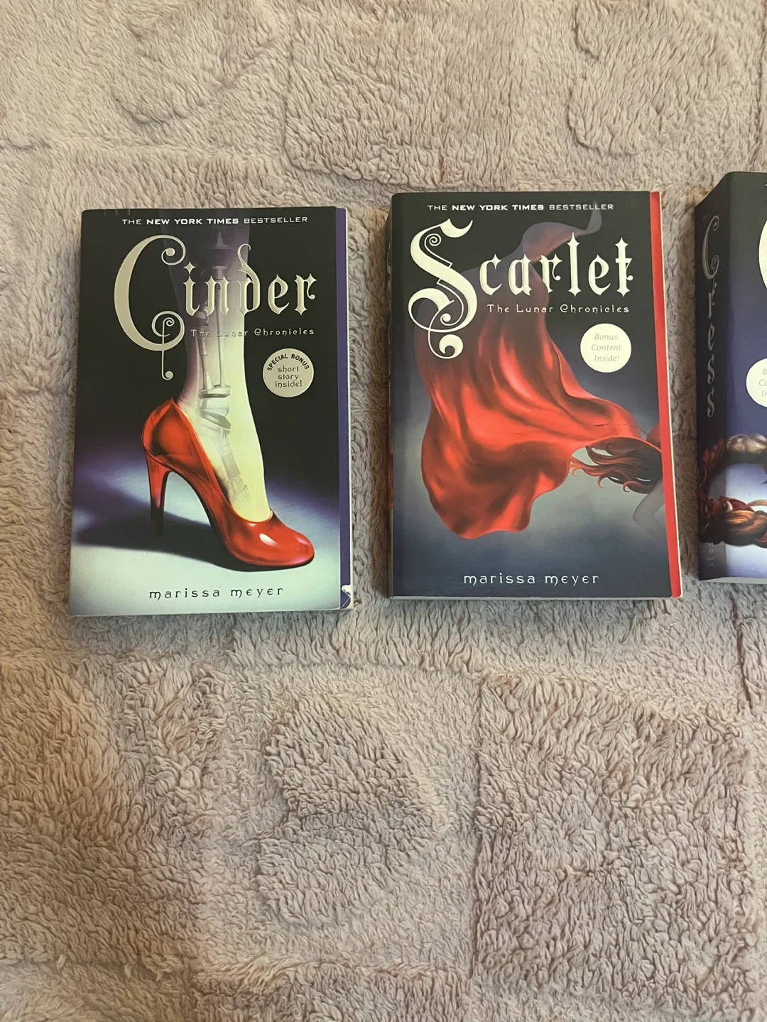 The Lunar Chronicles Series by Marissa Meyer image indicator(2)