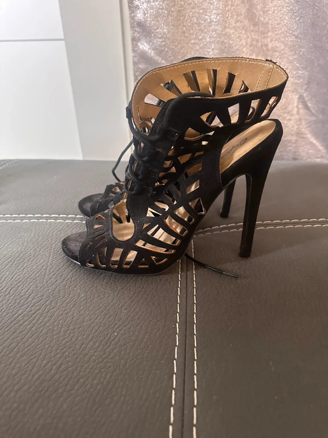 Mix of Heels image indicator(2)