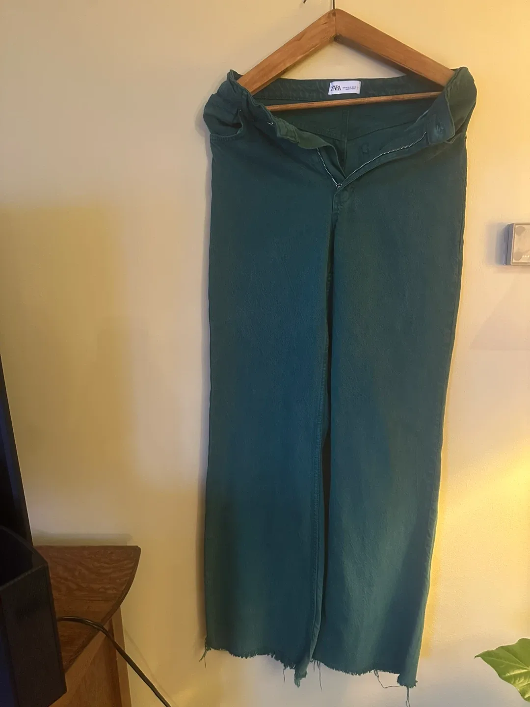 Zara Green Wide Leg Jeans - Size 6 image indicator(2)