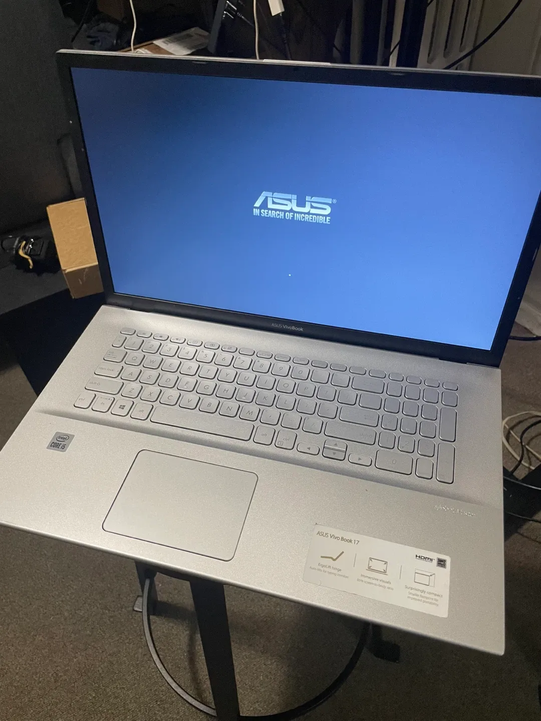 ASUS VivoBook 17 Laptop image indicator(2)