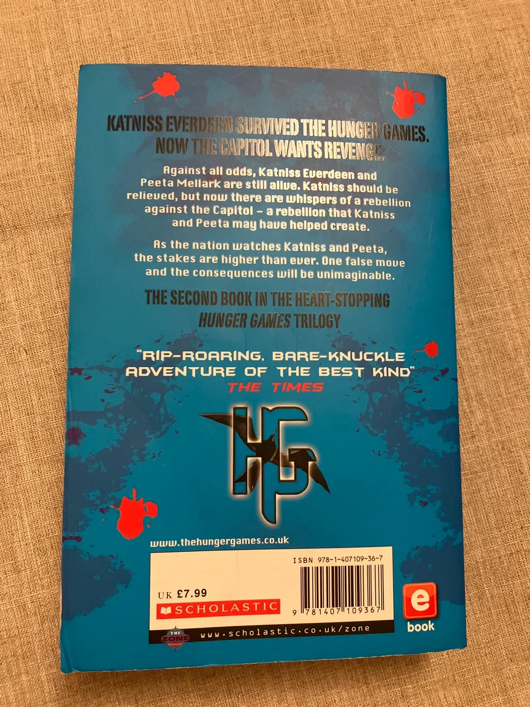 Catching Fire (Hunger Games, Book 2) by Suzanne Collins image indicator(3)