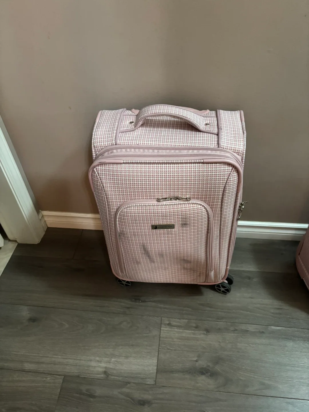 London fog Pink Houndstooth Carry-On Suitcase image indicator(3)