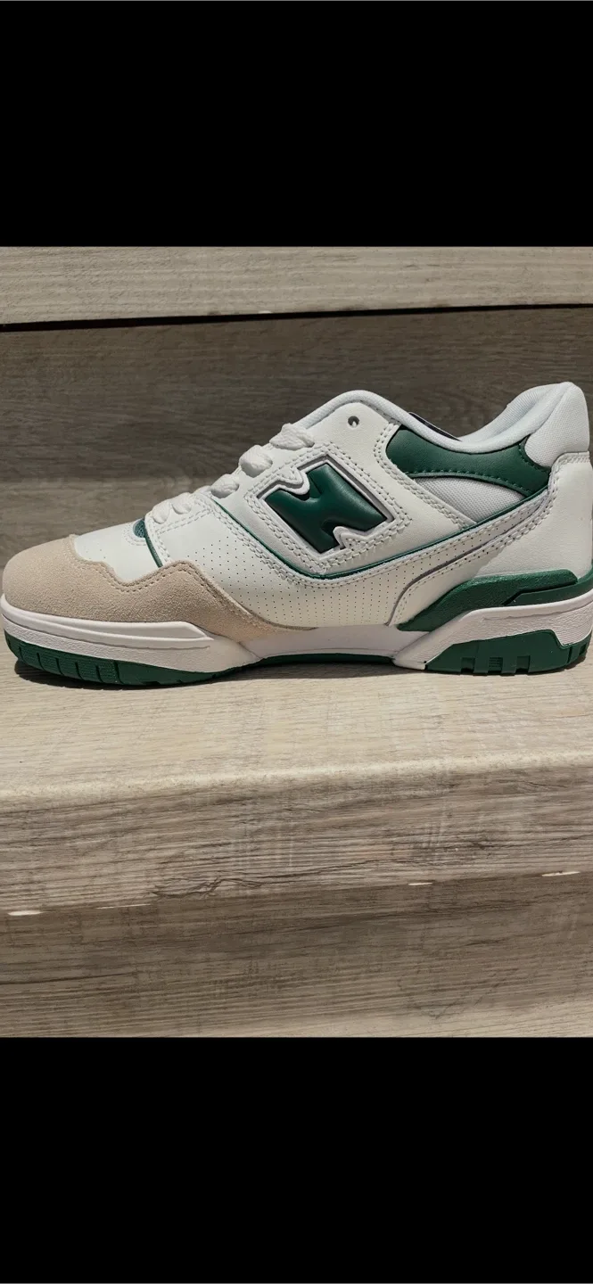 New Balance 550 White/Green Sneakers image indicator(2)