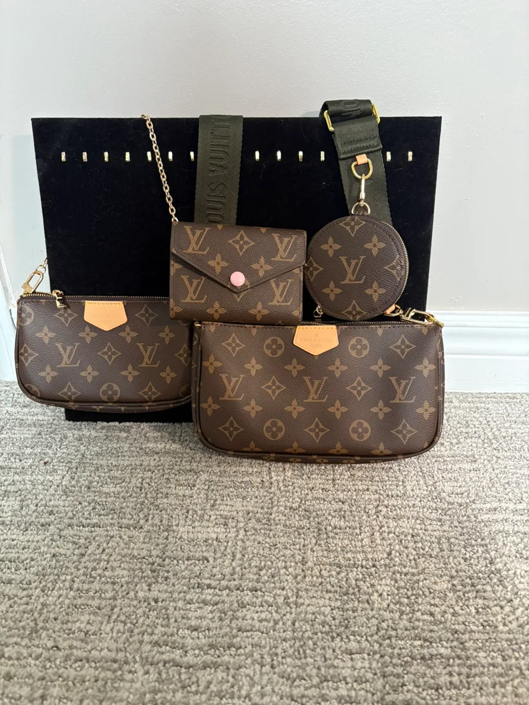 Not authentic Louis Vuitton Multi Pochette Accessoires