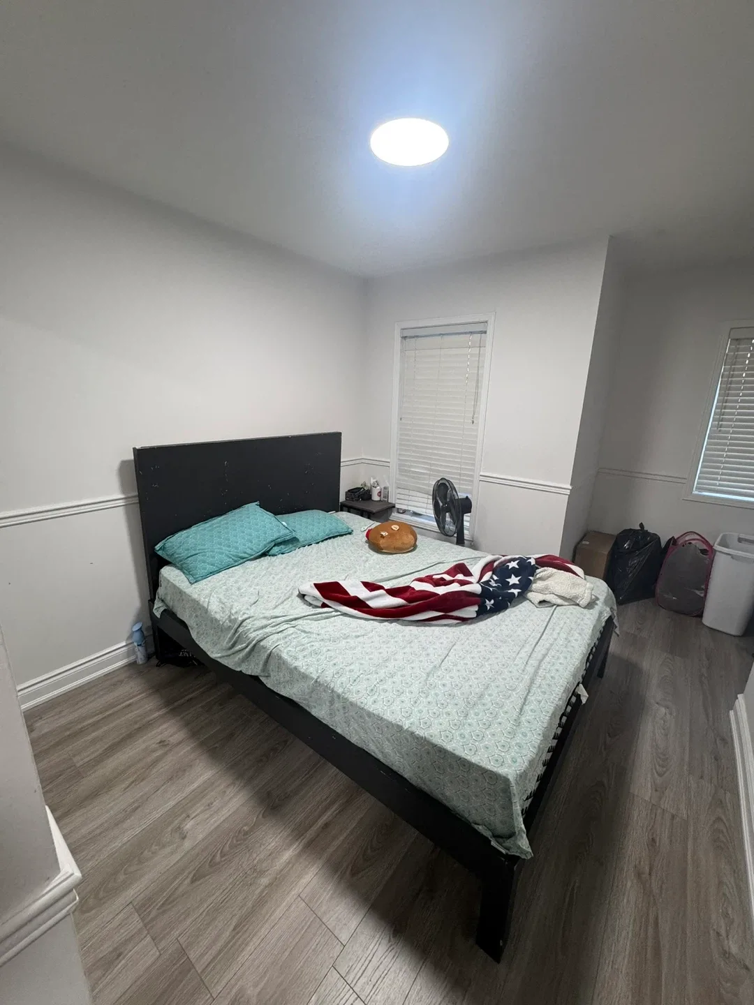 Private room available immediately