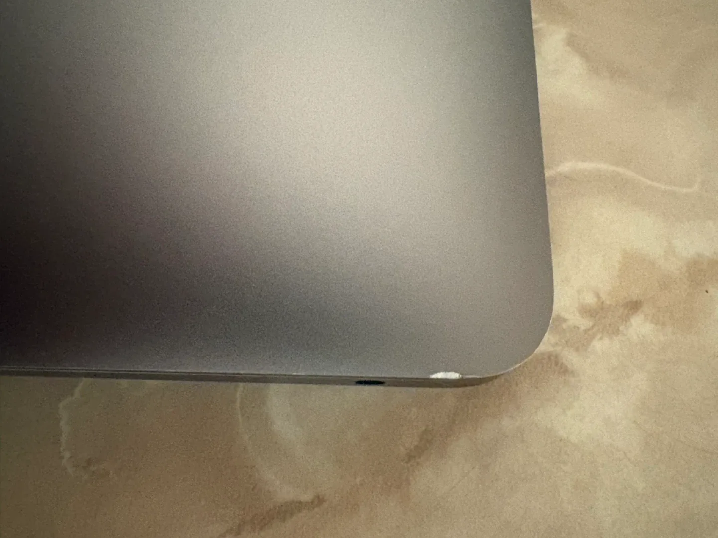 2020 MacBook Air 13" Retina – i3, 8GB RAM, 128GB SSD image indicator(6)