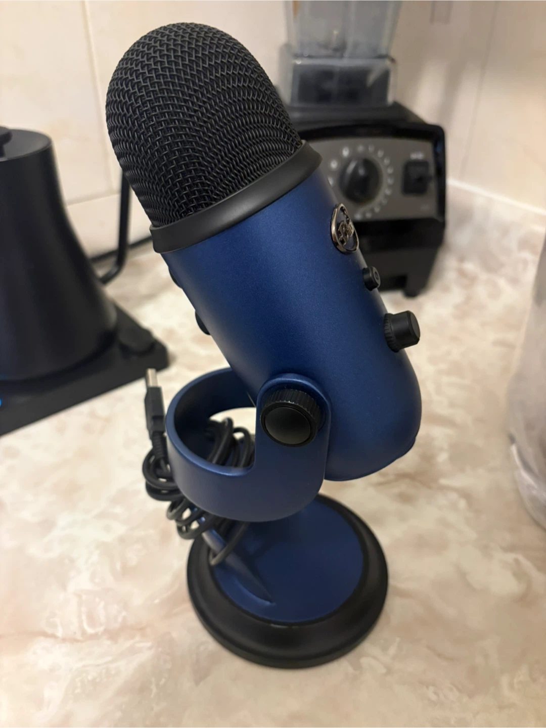 Blue Yeti - USB Microphone - photo 2