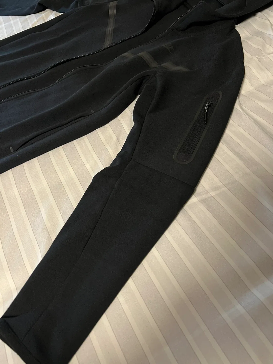 Nike Tech Fleece - black image indicator(6)