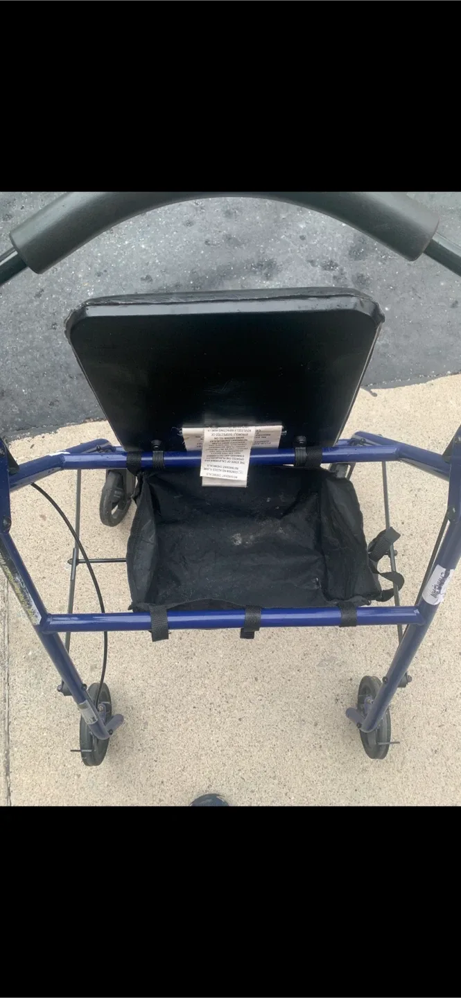 4-Wheel Walker with Brakes image indicator(5)