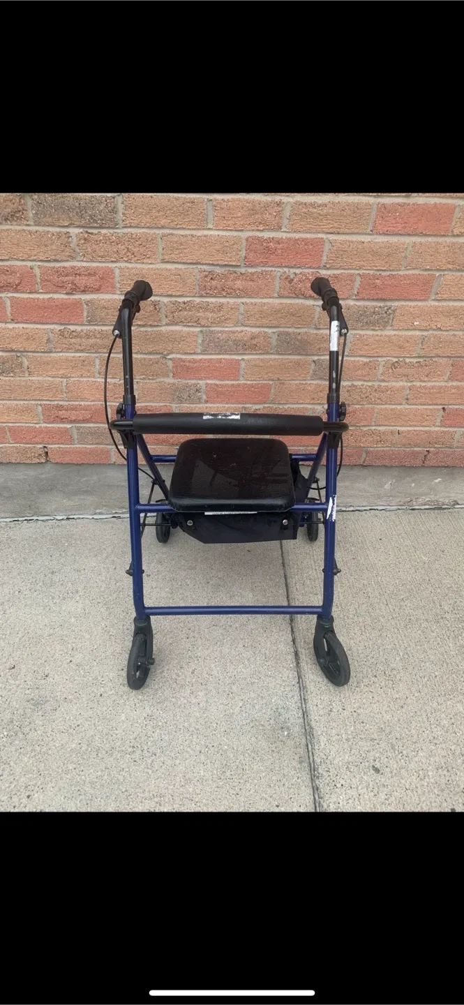 4-Wheel Walker with Brakes image indicator(2)