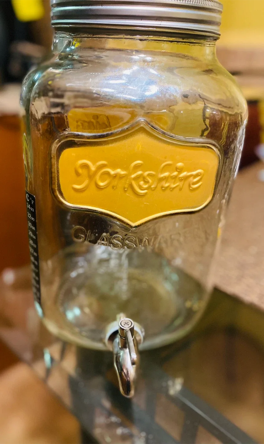 Yorkshire 2-Gallon Glass Beverage Dispenser image indicator(6)