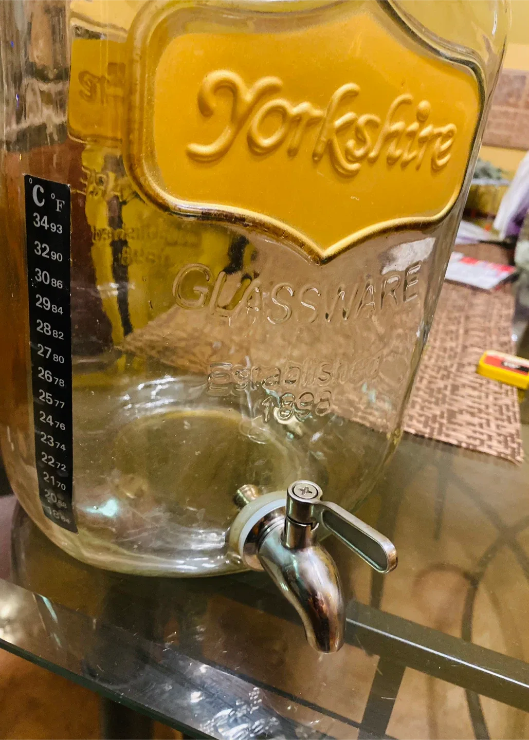 Yorkshire 2-Gallon Glass Beverage Dispenser image indicator(7)