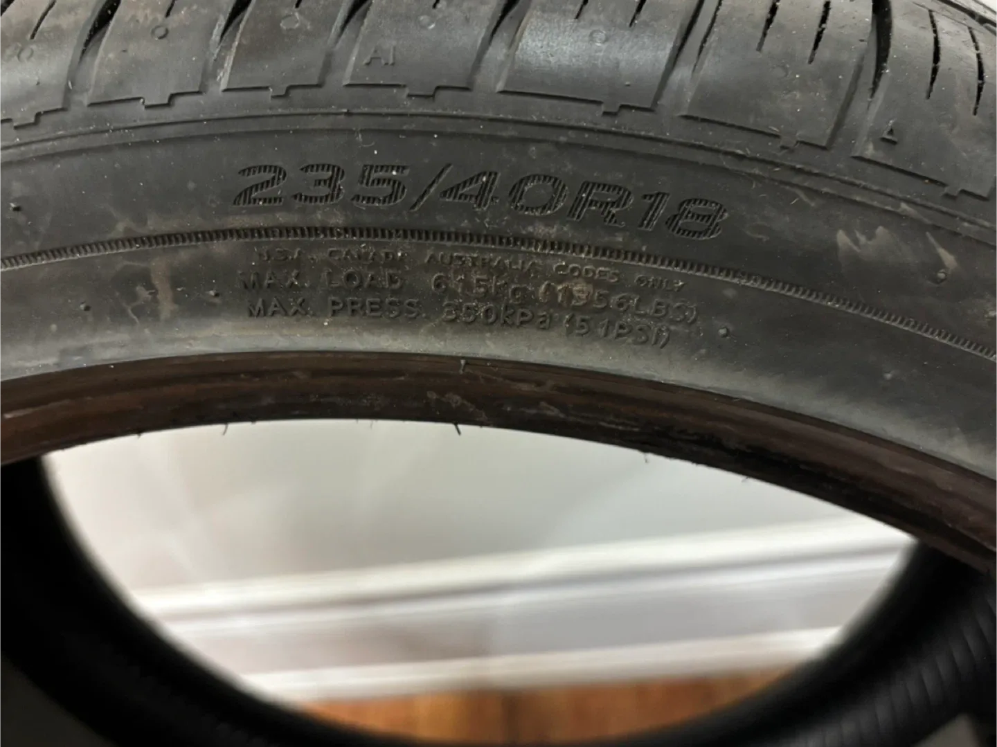 Hankook 235/40R18 all season Tires - Set of 4 image indicator(2)