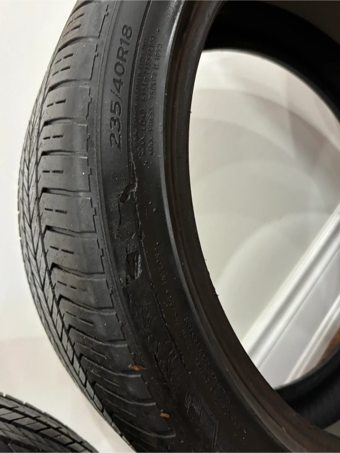 Hankook 235/40R18 all season Tires - Set of 4