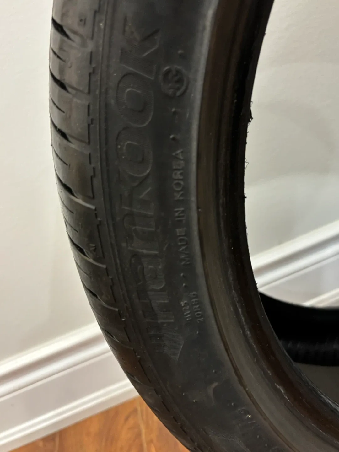 Hankook 235/40R18 all season Tires - Set of 4 image indicator(4)