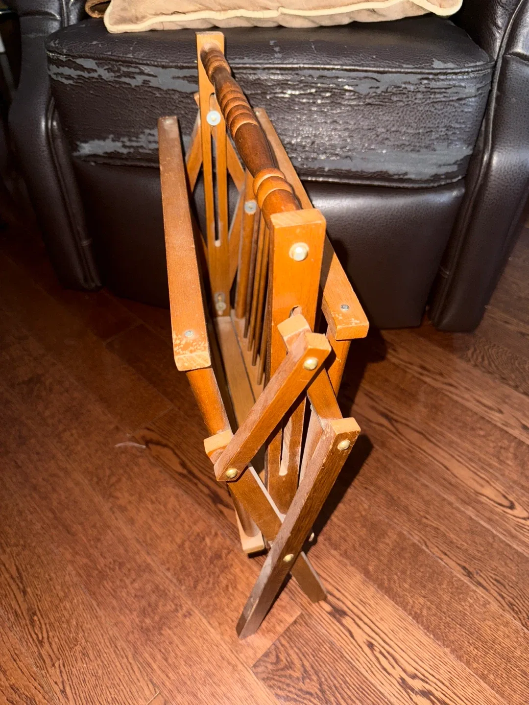 Wooden Magazine Rack image indicator(2)