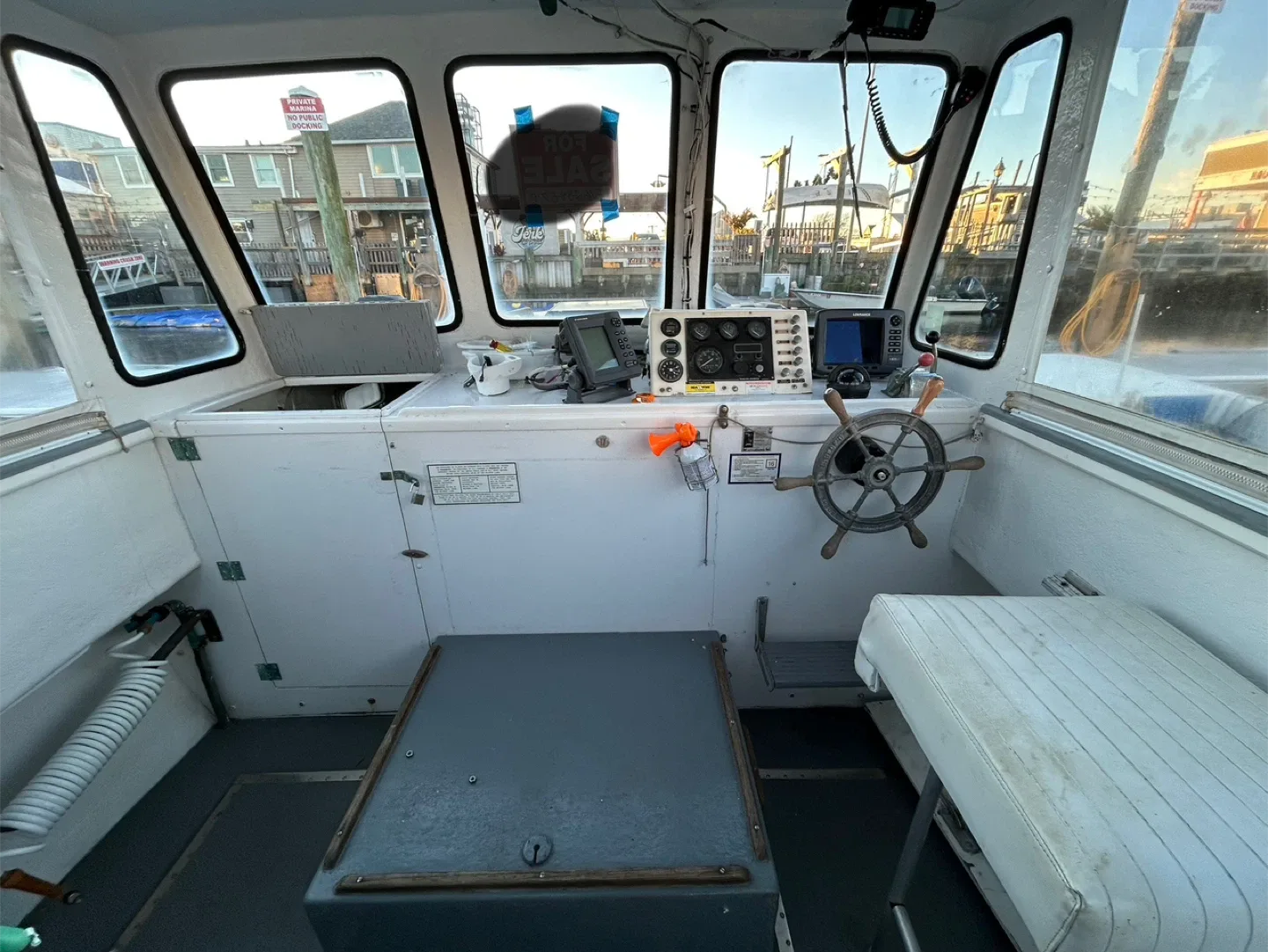 1983/25’/BHM/Only 3200 Hours/1991 Volvo 4 Cyl Diesel image indicator(7)